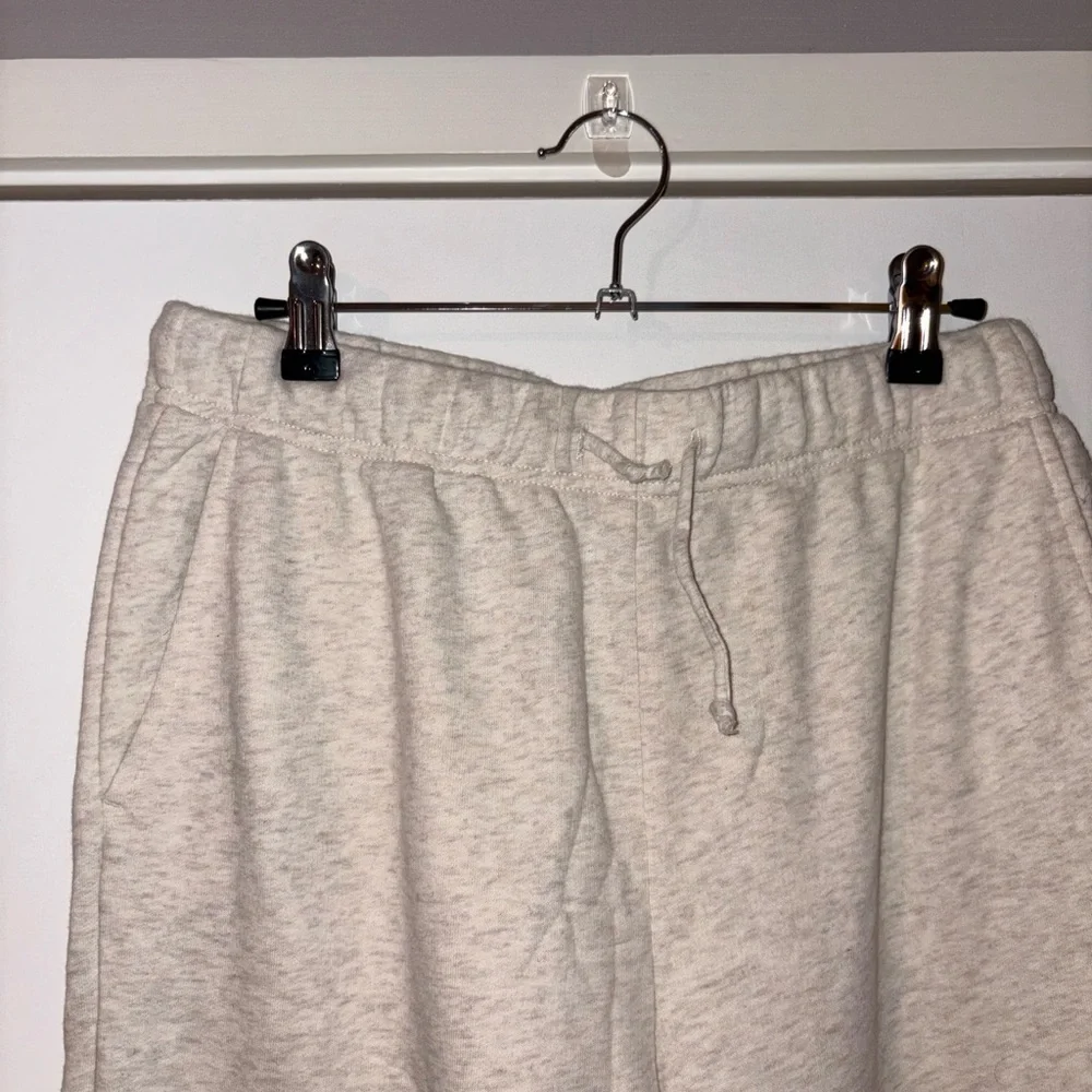 Aritzia TNA Cream Jogger Sweatpants - Picture 2 of 7